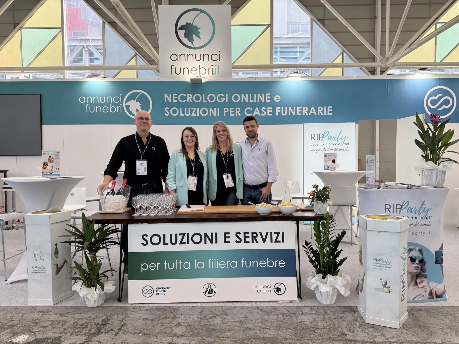 Staff Cas-Per allo stand AnnunciFunebri.it e Rip-Party
